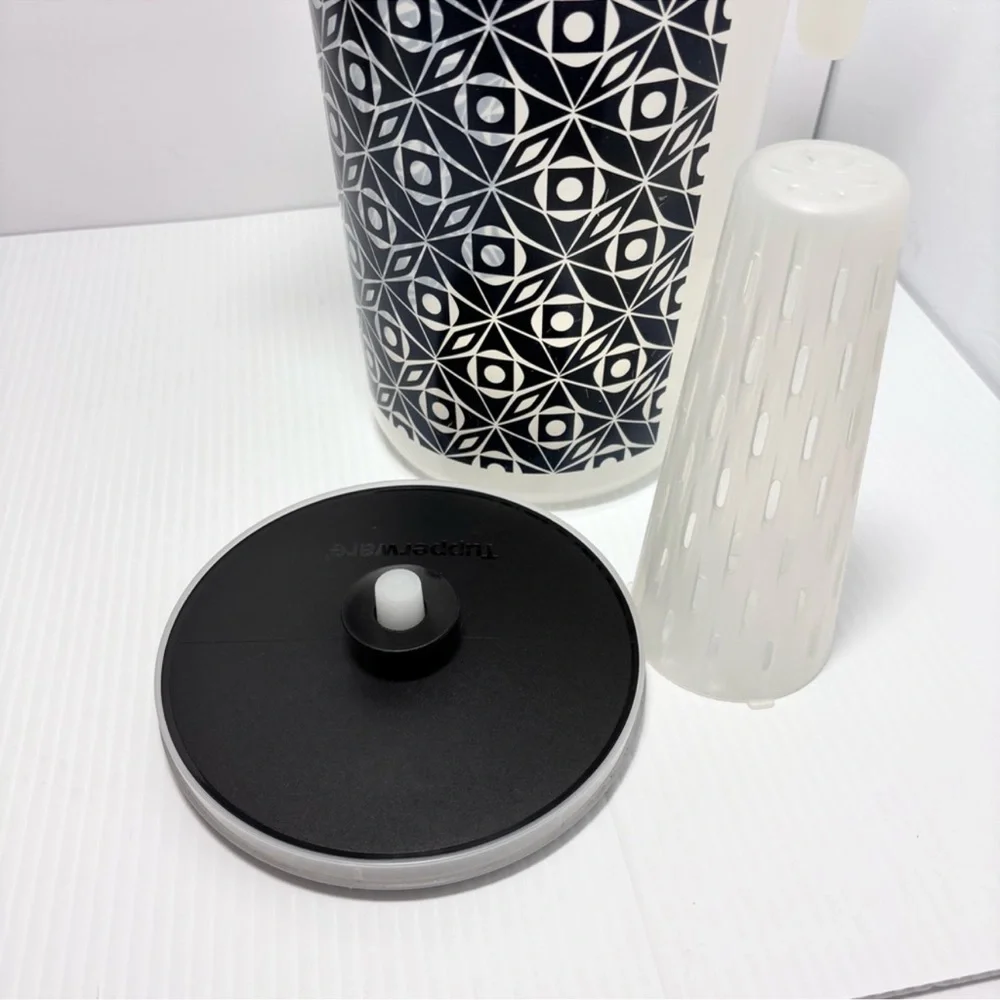 Tupperware Pitcher‎ 2 Quart Push Button with Infuser Deco Vibe Black